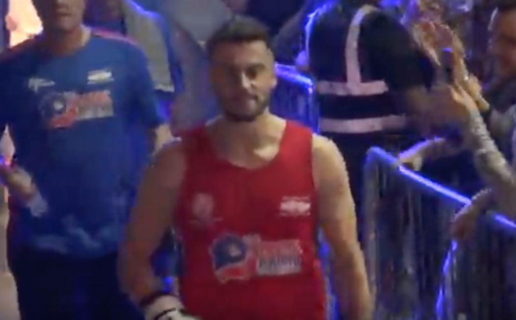 Matt Howe Vs Luke Denholm