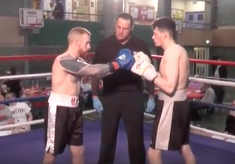 Arron Mullis Vs Sam Leach