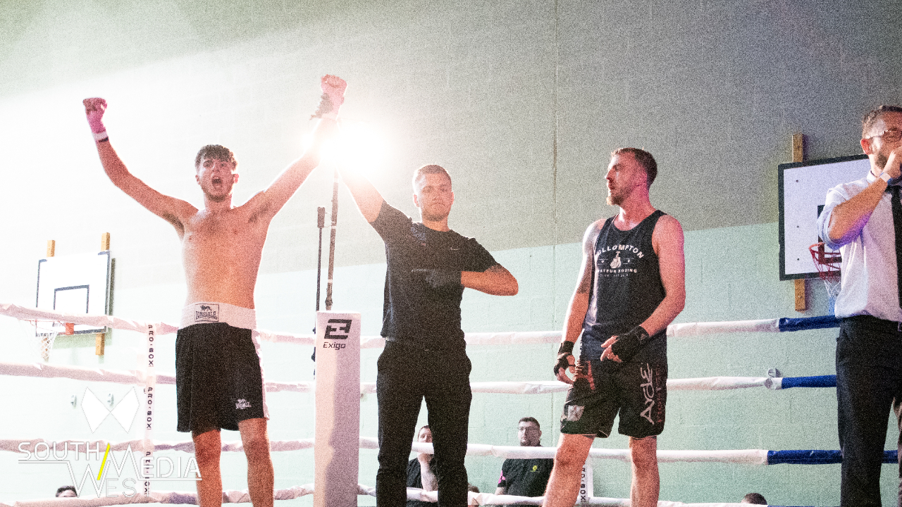 Chris Brooks Vs Robbie McKenzie